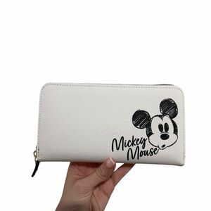 Disney Limited Edition Aldi Wristlet Wallet Mickey Mouse White/Black EUC